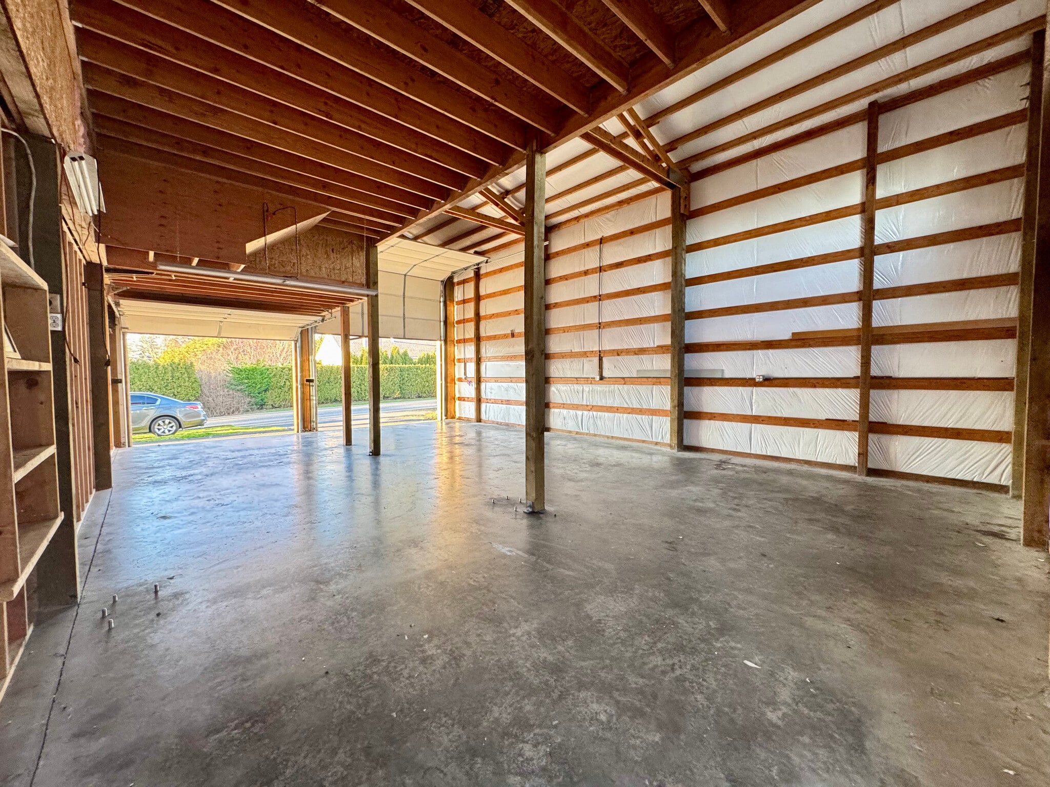 Garage / Large Bay Shop - 3204 Locust Ave