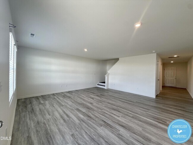 Building Photo - 49 Suhani Ln