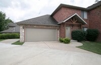 Building Photo - 3 bed 2.5 bath in Chesterfield Village in Springfield
