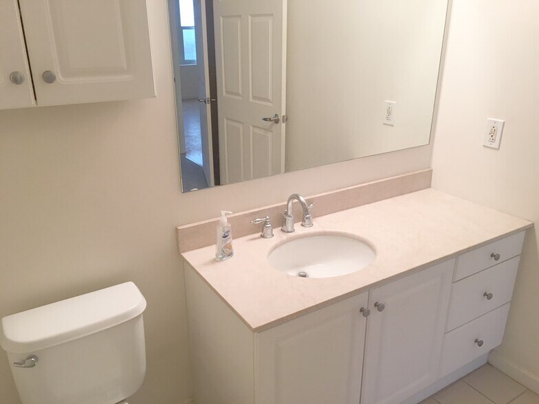 Building Photo - 1 Cityview Ln