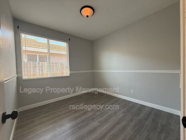 Building Photo - 3108 Tintorera Way