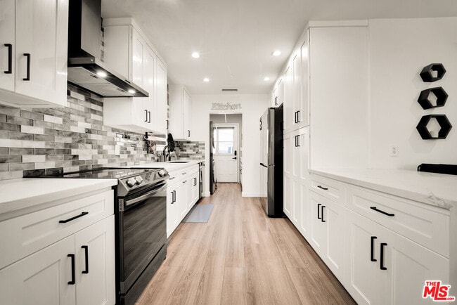 Building Photo - 12827 Sylvan St