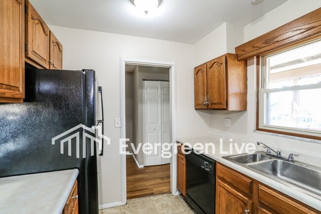 Building Photo - 10662 Chelmsford Rd