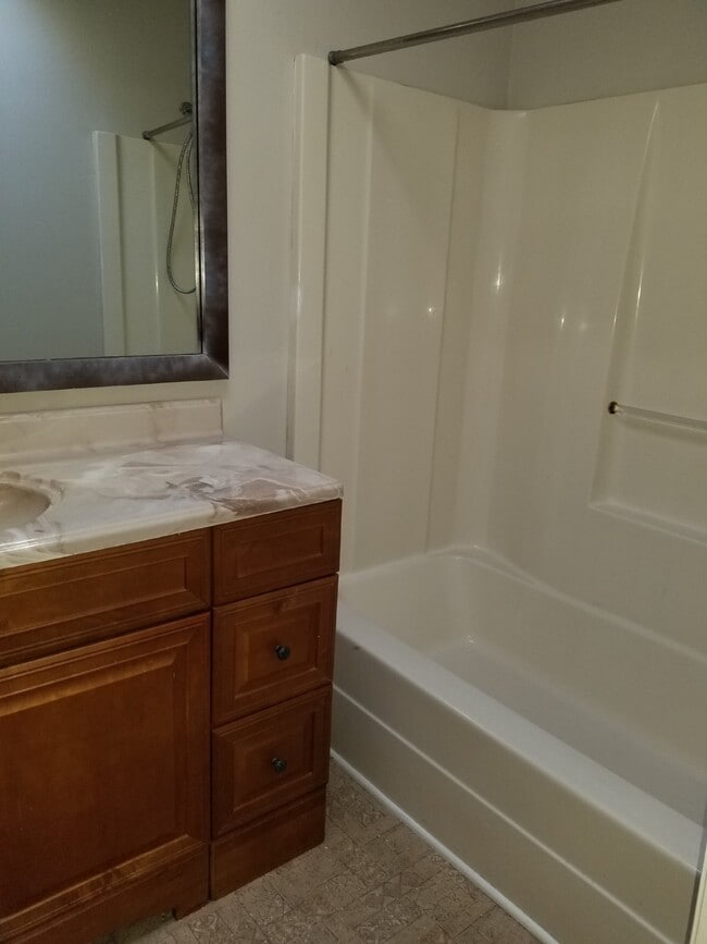 Building Photo - Convenient to Hilton Head, Two Bedroom Tow...