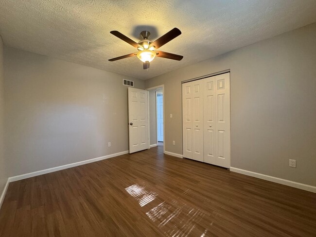 Building Photo - 361 St Thomas Dr