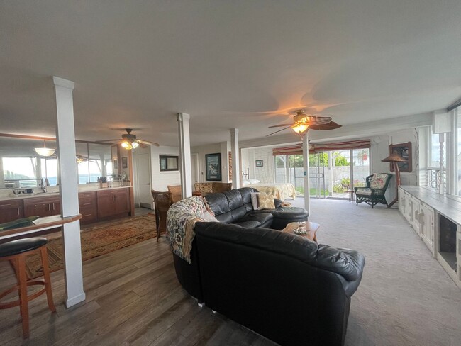 Building Photo - 1 bedroom with Kaneohe Bay Views & pool