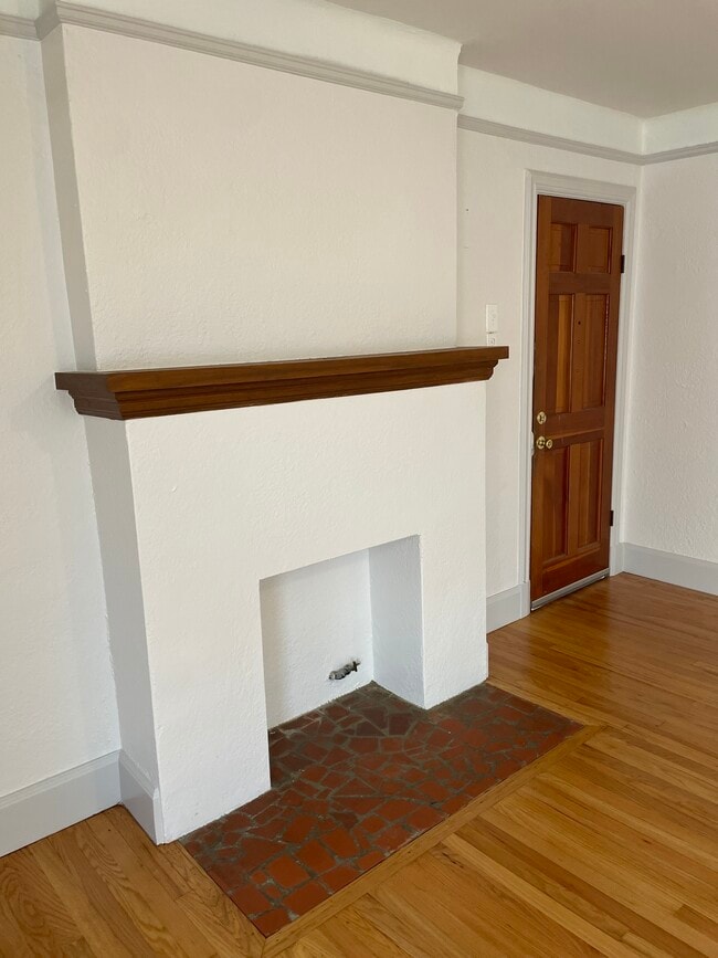 Building Photo - 122 Rowland Pl