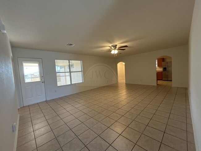 Building Photo - 3908 Fieldcrest Dr