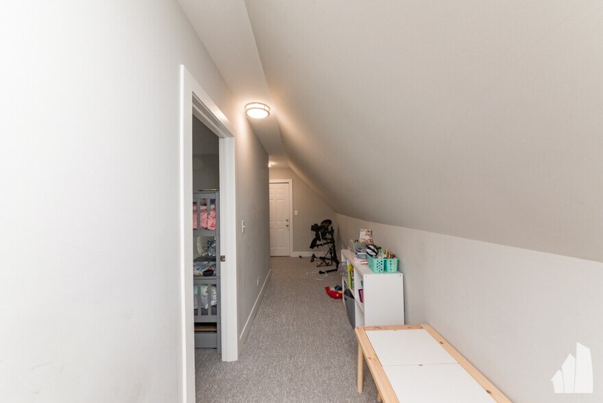 Building Photo - 3570 W Dickens Ave