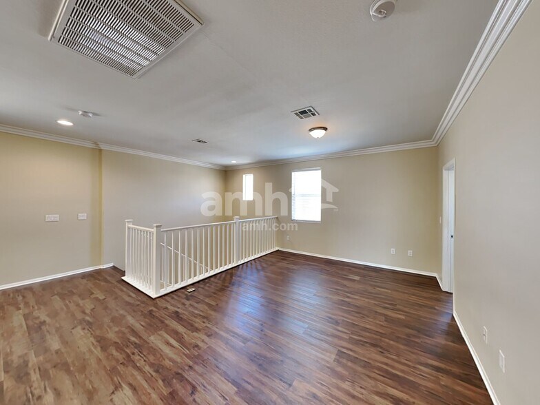 Building Photo - 7585 Engleberg Ave