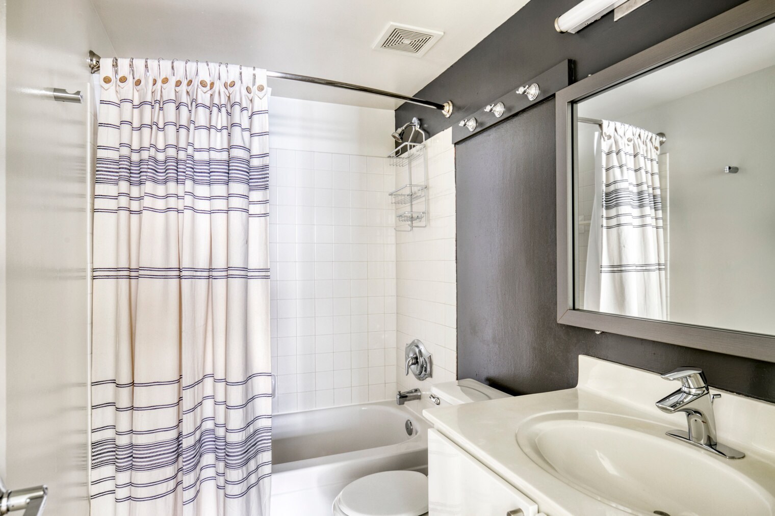 Building Photo - 4650 Washington Blvd