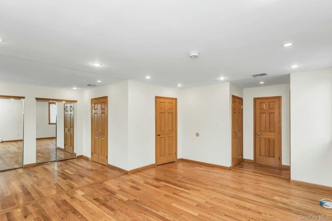 Building Photo - 717 3rd Ave