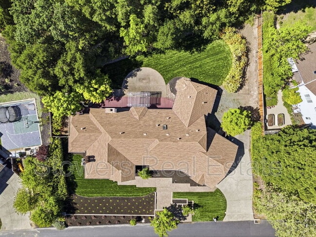 Building Photo - 618 Banister Ln