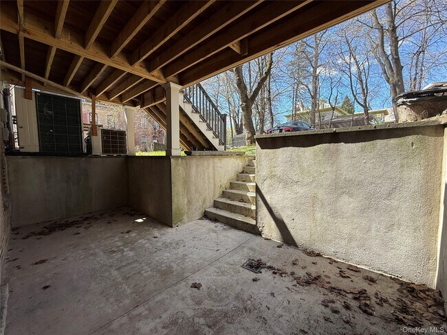 Building Photo - 194 Lander St