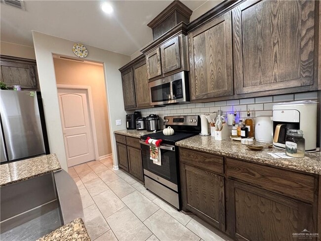 Building Photo - 28 N Soñador Dr