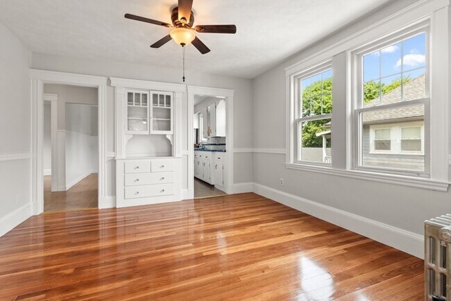 Building Photo - 40 Albion St