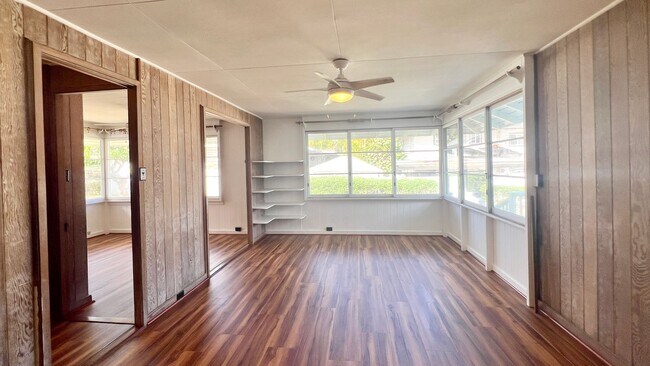 Building Photo - AVAILABLE NOW! PARTIALLY RENOVATED 2 BEDRO...