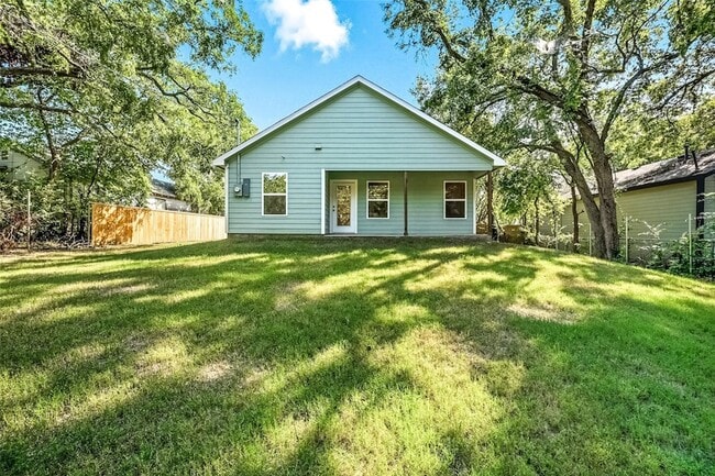 Building Photo - 825 W Walker St