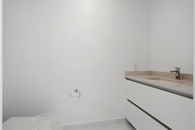 Building Photo - 400 Central Ave