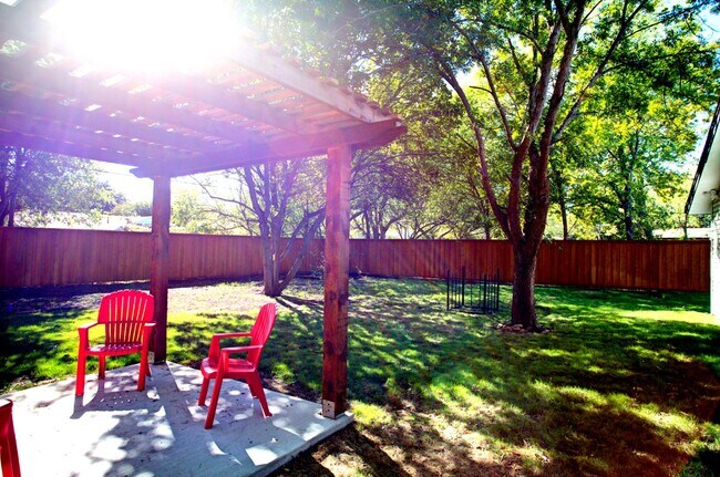 Building Photo - 5709 Walraven Cir