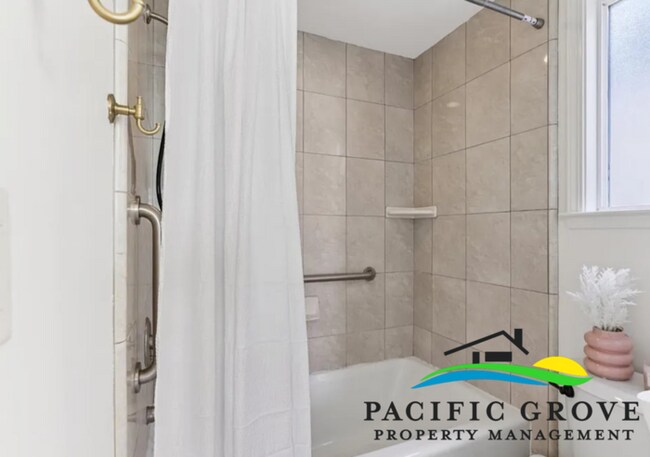 Building Photo - Cozy Coastal Retreat with Ocean Glimpses in Pacific Grove