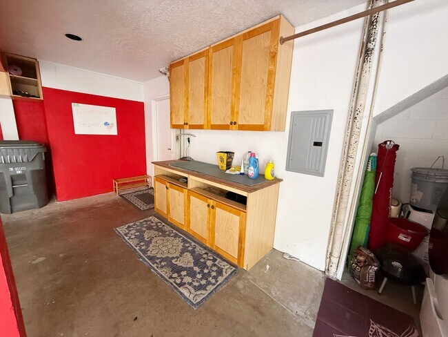 Building Photo - Beautifully Furnished 2 Bed/2.5 Bath Townhome in the Desirable Woodlands of La Jolla