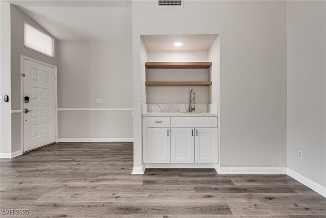 Building Photo - 5231 Dickens Dr