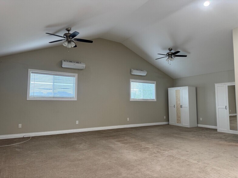 Building Photo - 16357 Vintage St