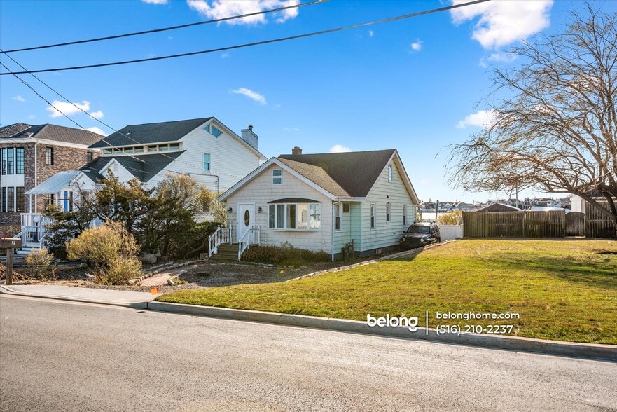 Building Photo - 2 Pirates Cove