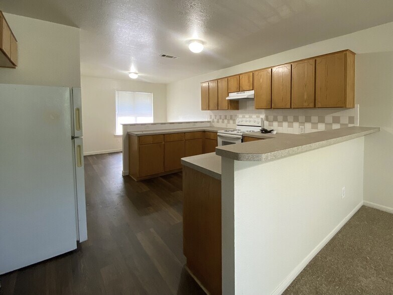 Building Photo - 330 S 40th St