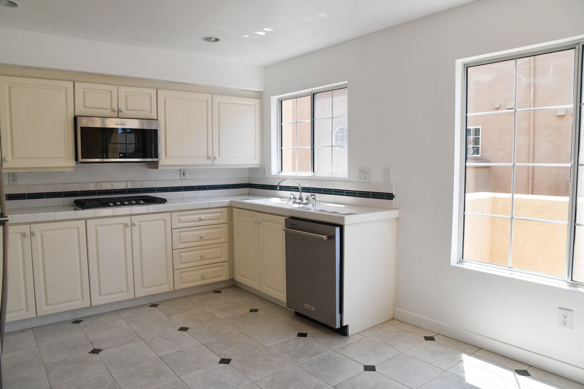 Kitchen - 12613 El Camino Real