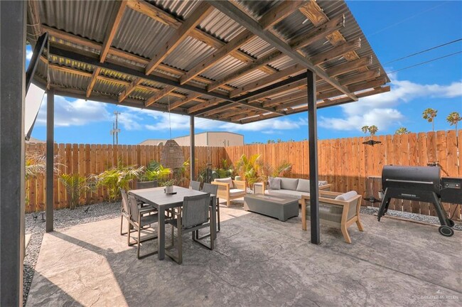 Building Photo - 2604 Wisteria Ave