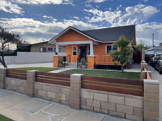 Building Photo - Wonderful Newly Remodeled 2 Bedroom House in Prime Alhambra Location
