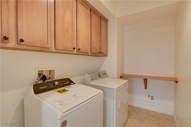 Building Photo - 5840 Altissimo St