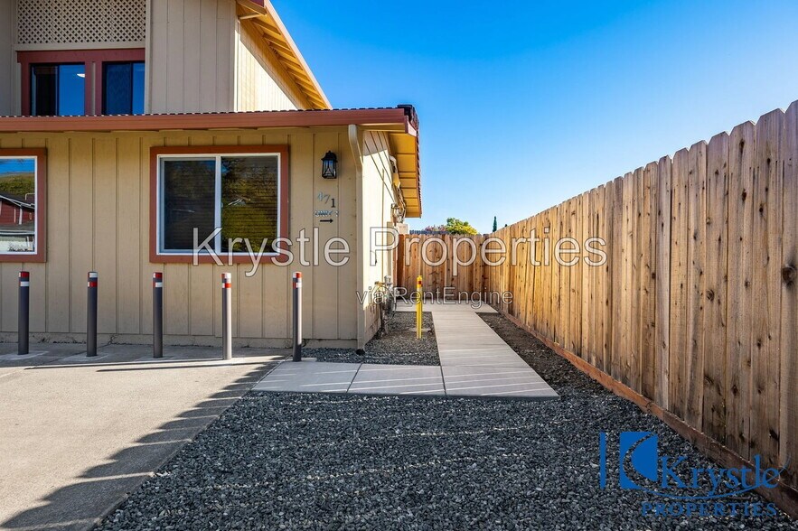 Building Photo - 471 McGrue Cir