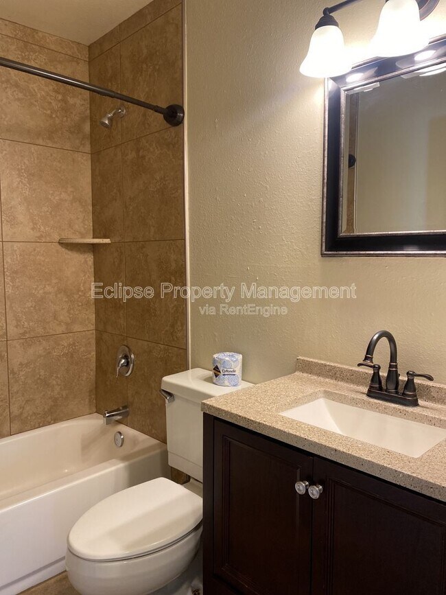 Building Photo - 512 Bell Ct