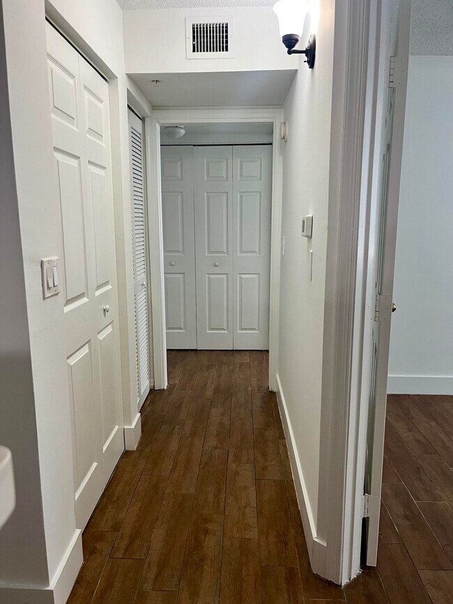 Building Photo - 631 SW 111th Ln