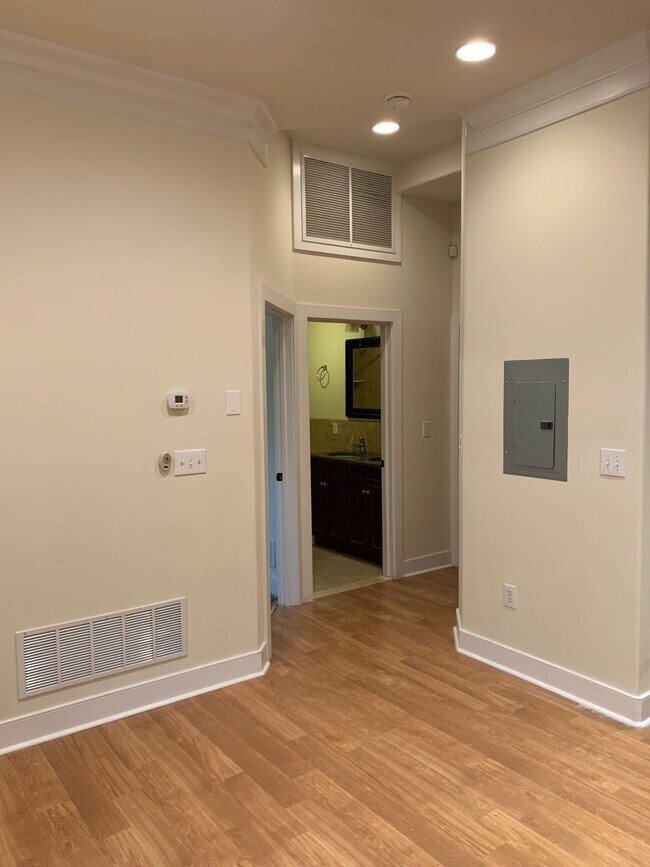 Building Photo - Beautiful 2 Bedroom Available in Manayunk