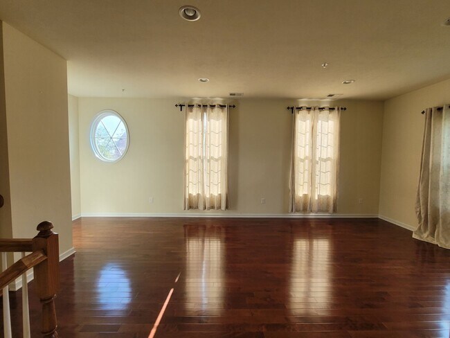 Building Photo - Beautiful 3 Bedroom in Carnegie