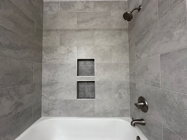 Building Photo - Remodeled 3bd/2ba, AC, W&D, Cambrian/LG Bo...