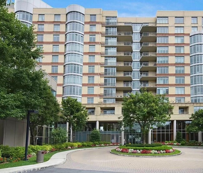 Building Photo - 8100 River Rd