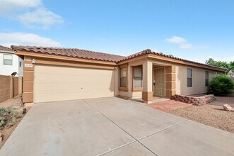 Building Photo - 3 bed 2 bath home in the Arizona Impressions subdivision - Cross streets: Cooper & SE Pecos