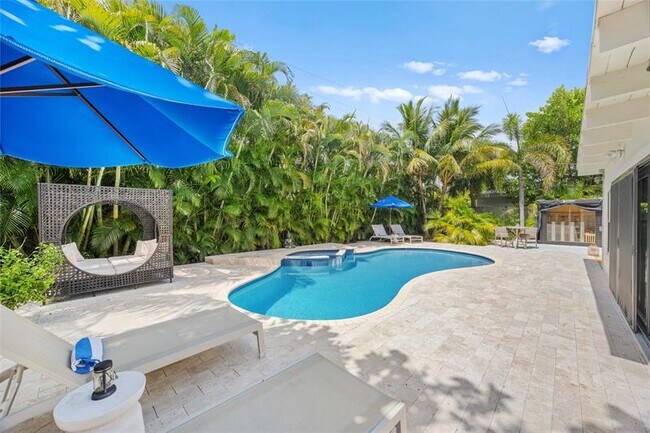Building Photo - 2520 Yacht Club Blvd