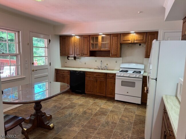 Building Photo - 76 Cider Mill Rd
