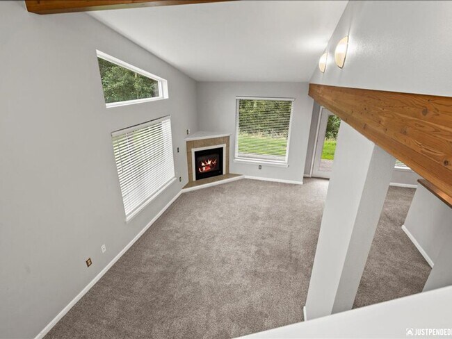Building Photo - Timber Ridge Townhome