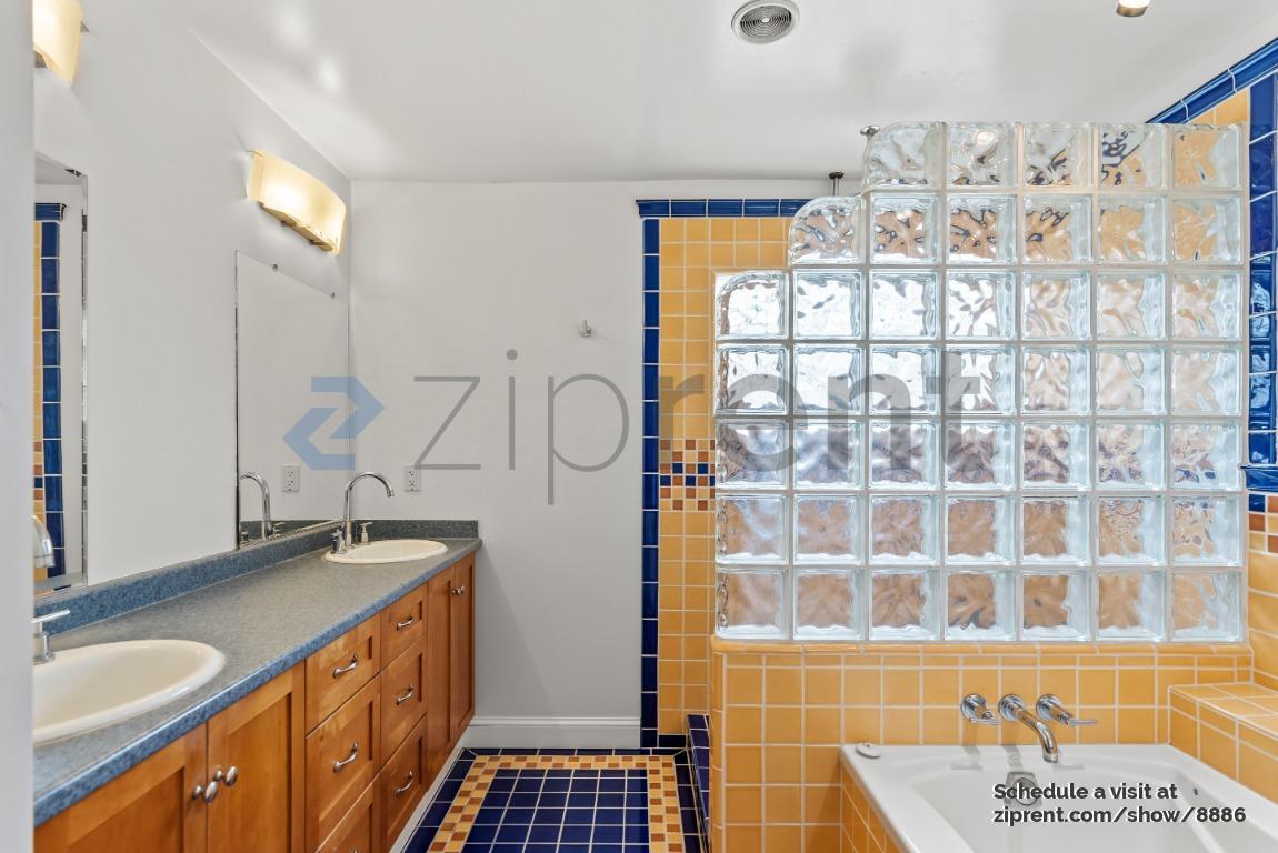 Building Photo - 475 Roading Dr