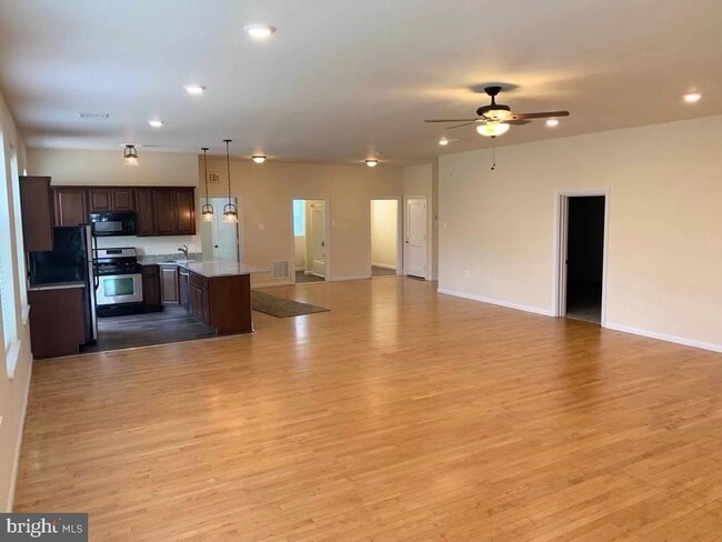 Building Photo - 100 W Merchant St