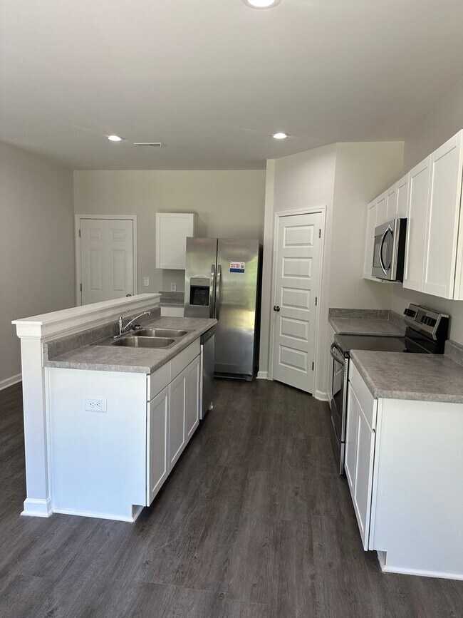 Building Photo - Pre-Leasing Now! Charming 3-Bedroom, 2.5-Bath Home in Cullman — Available Soon