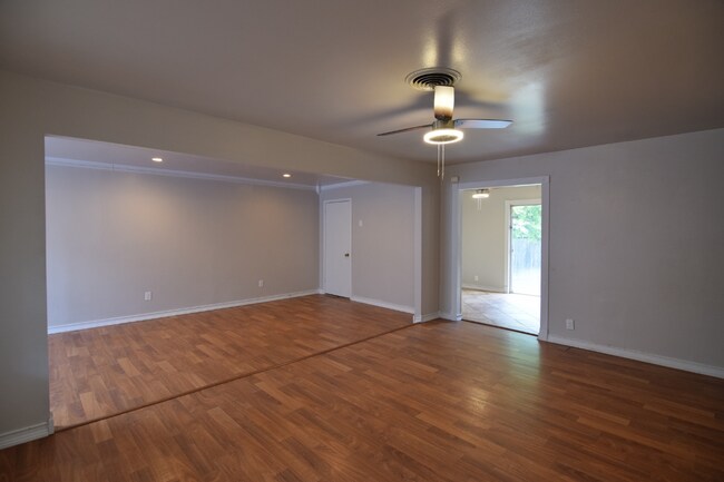 Building Photo - 311 Crockett Dr