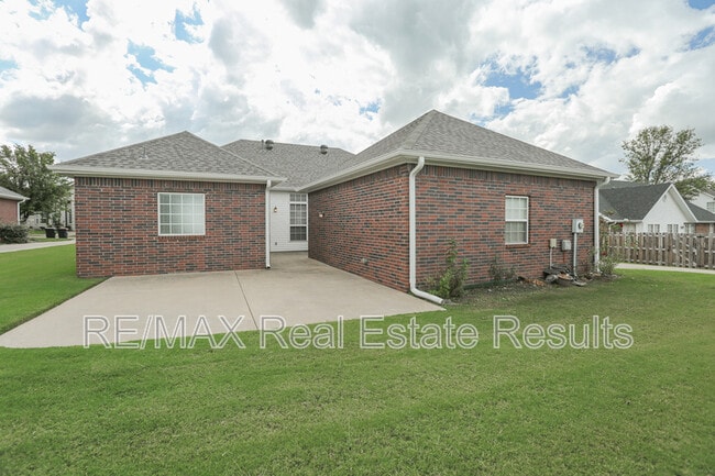 Building Photo - 6454 Norman Ave